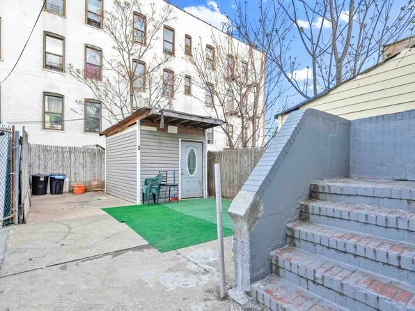 109-55 Lefferts Boulevard image 4 of 21