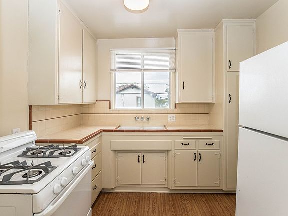 4th image of 244 S Doheny Dr #246A