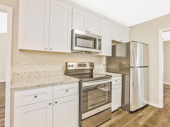 4th image of 2831 Herron Cir