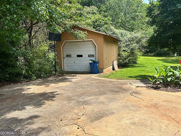 3rd image of 7090 Rivertown Rd