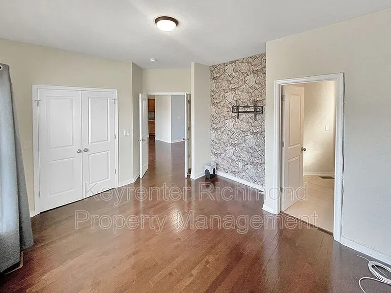 406 Bridge Creek Ct — Photo 5