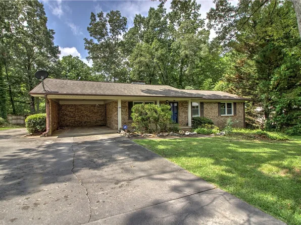 138 N Lovingood Ave, Walhalla, SC 29691