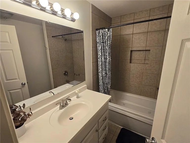 1400 Hidden Circle Dr — Photo 17