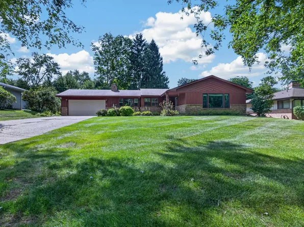 1112 Prestwick Pkwy, Rockford, IL 61107