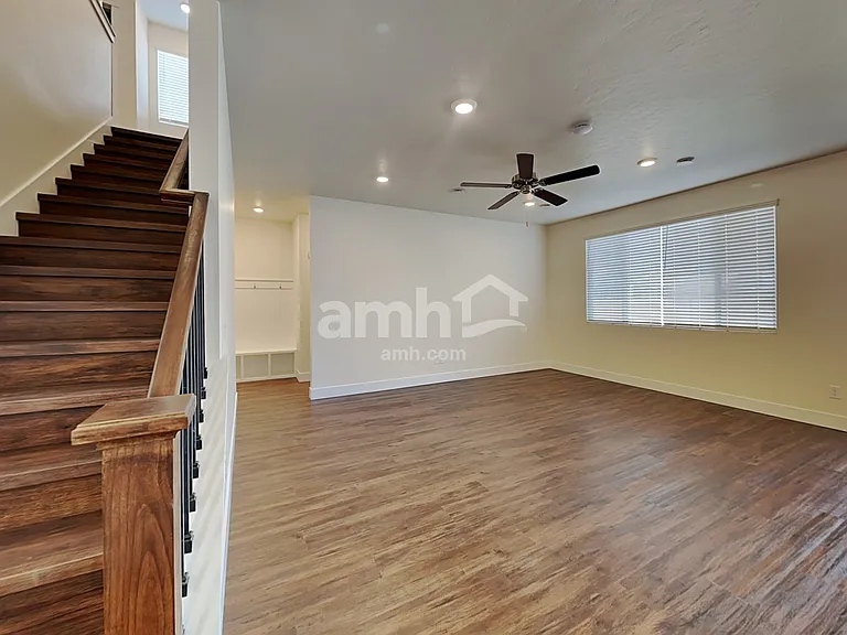 1034 Jillian Ave — Photo 7
