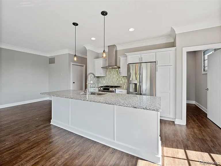 451 S Eton St — Photo 5