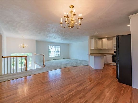 5th image of 114 Orchard Dr