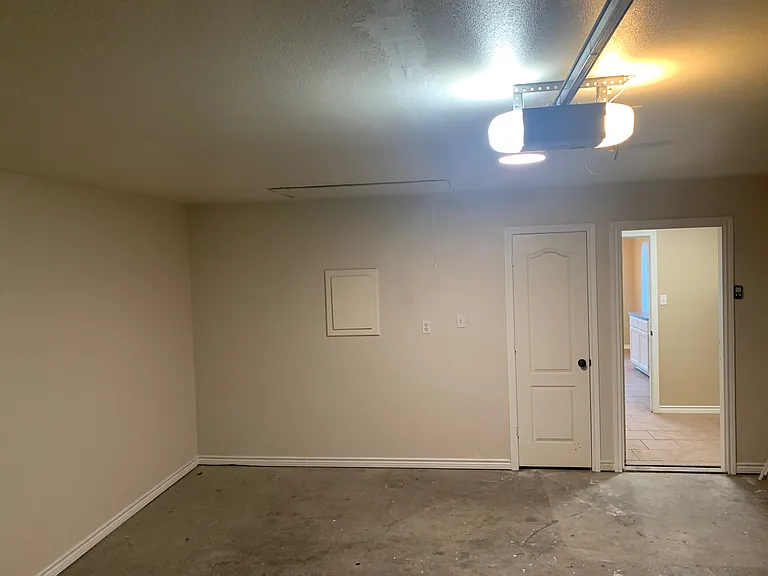 211 Patricia Ct — Photo 18