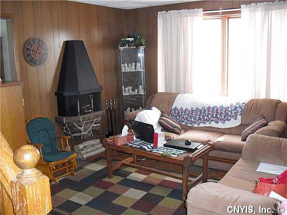 4th image of 413 Portage St