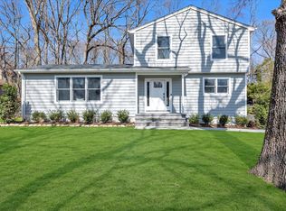 265 Woodbury Rd, Huntington, NY 11743