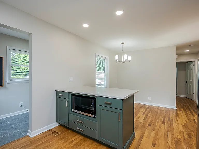 1022 Della Dr — Photo 12