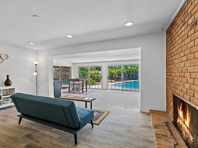8713 E Orange Blossom Ln — Photo 2