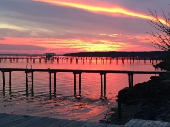 1992 Cross Rd, Hayes, VA 23072