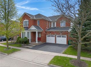 27 Glazebrook Cres, Cambridge, ON N1T 2H7