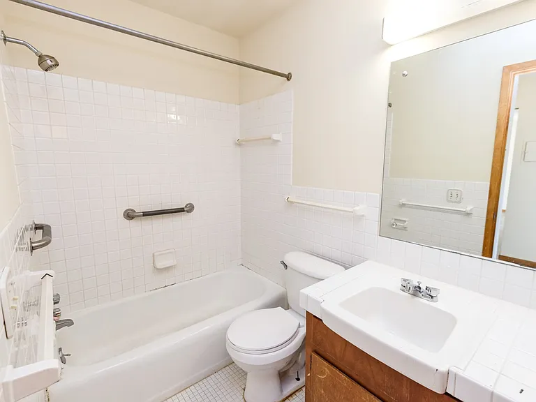 Blaisdell Manor — Photo 30