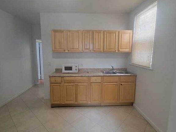 3rd image of 7 Van Cortlandt Park Ave APT 3