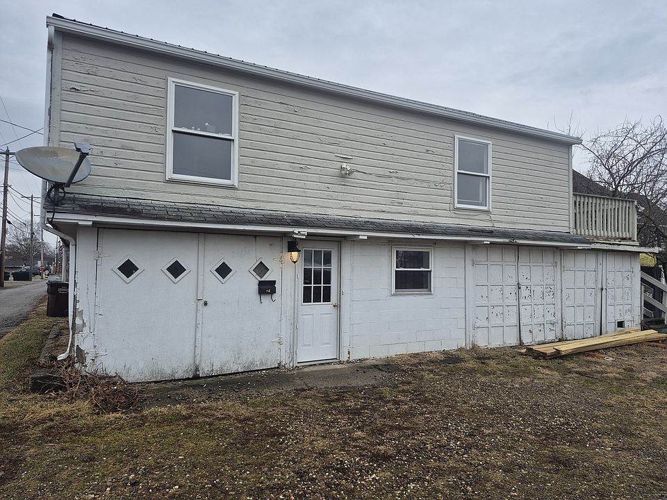 1st image of 216 W Russell Ave