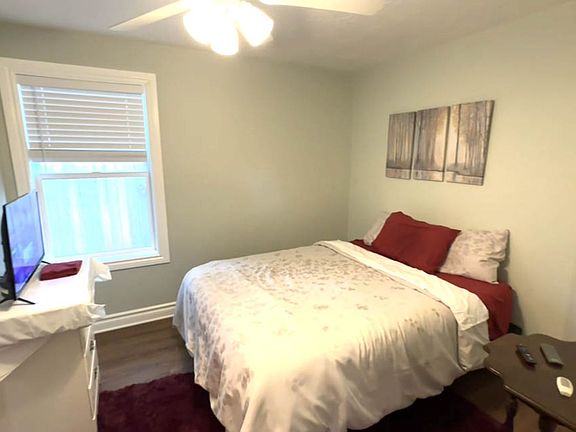 3rd image of 2865 SE Park Pl Unit 1