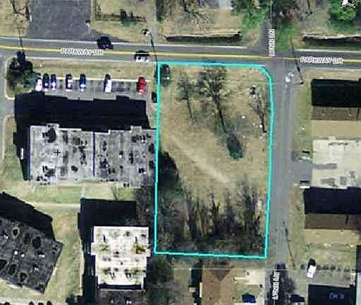 3rd image of 1914 Parkway Dr