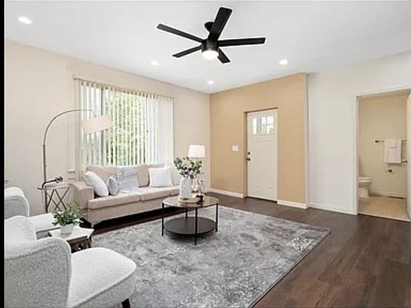 4th image of 7132 Tholozan Ave