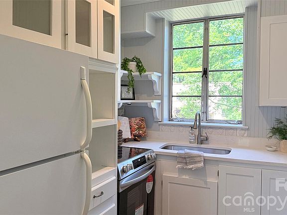 3rd image of 1121 Myrtle Ave APT 15