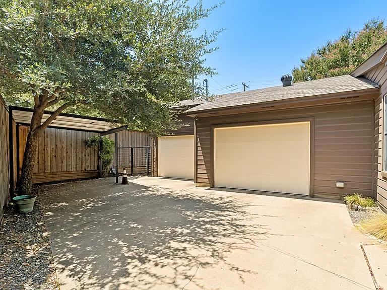 6406 Chesley Ln — Photo 17