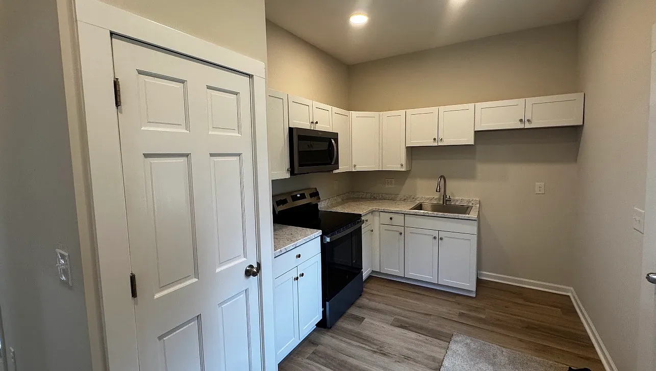 5 bed, 1278 sqft, $1,600 — Photo 3