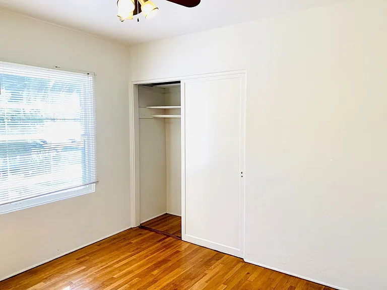 Beautiful 2bd/1ba Condo In Crown Point! W/ Garage & Laundry! $3,595/Mo — Photo 11