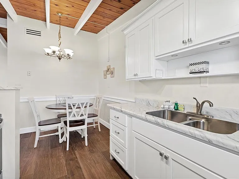 6006 Midnight Pass Rd #15 — Photo 11
