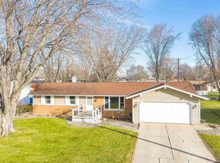 1646 Lily Dr, Green Bay, WI 54313