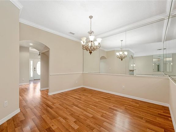 5th image of 616 Venice Pl