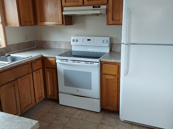 4th image of 703 SE 122nd Ct
