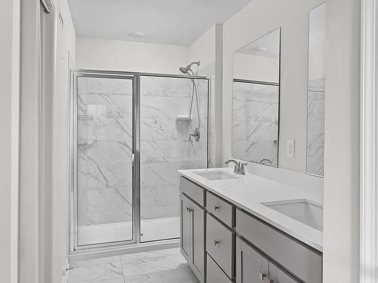 44 Marion Ave — Photo 16