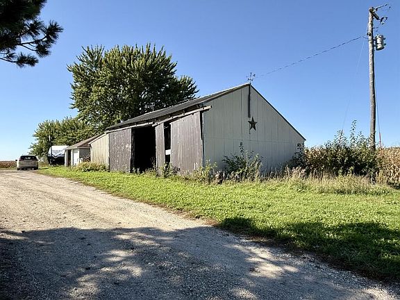 3rd image of 2660 220th St