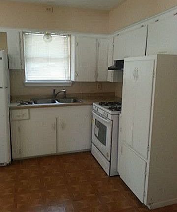 3rd image of 7717 Claremont Dr
