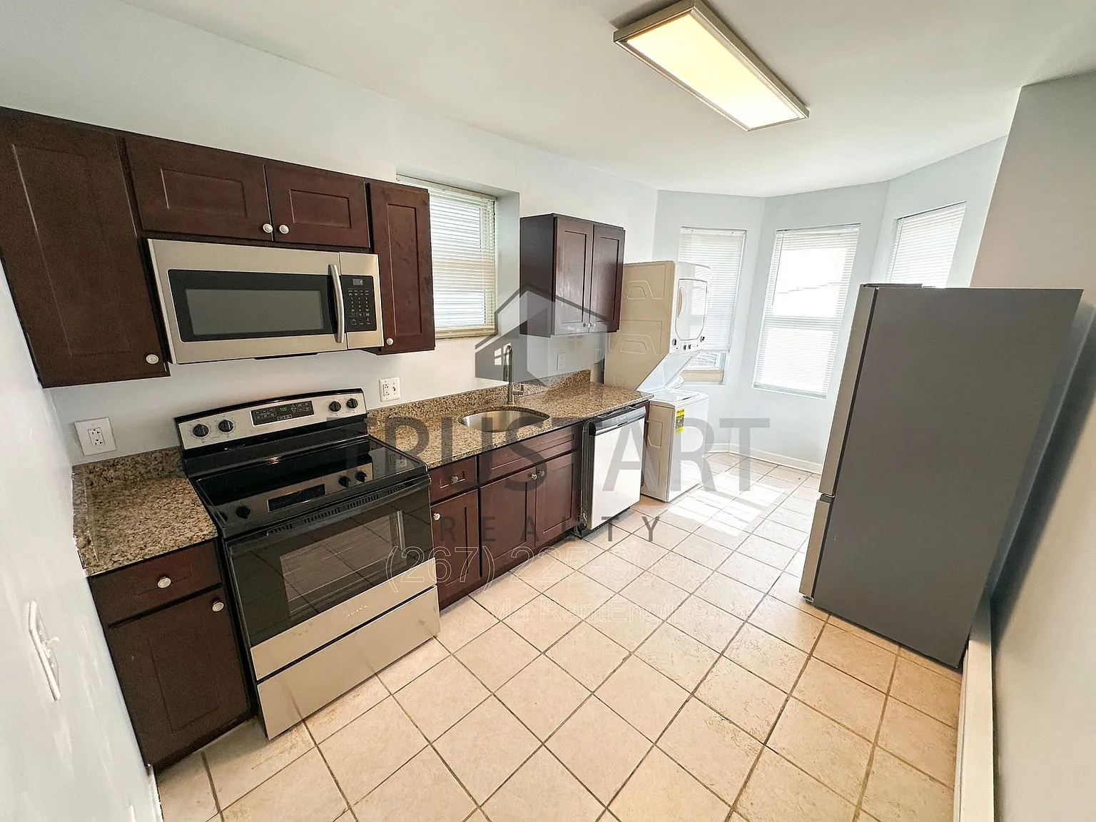 2 bed, 1.0 bath, $1,050 — Photo 1