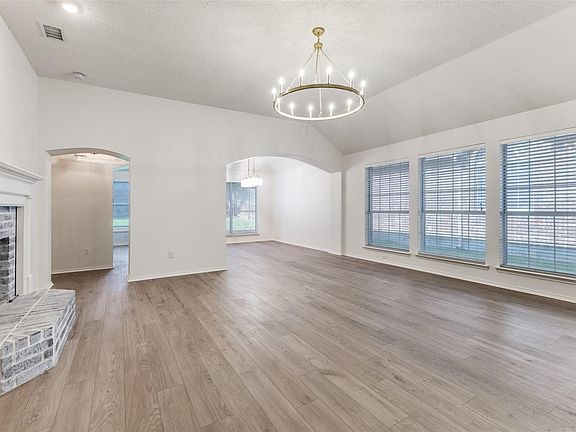 4th image of 6016 Vista Ln