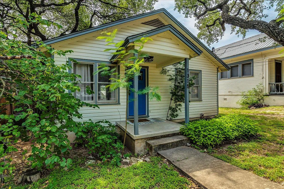 2 bed, 1.0 bath, 832 sqft, $3,000 — Photo 2