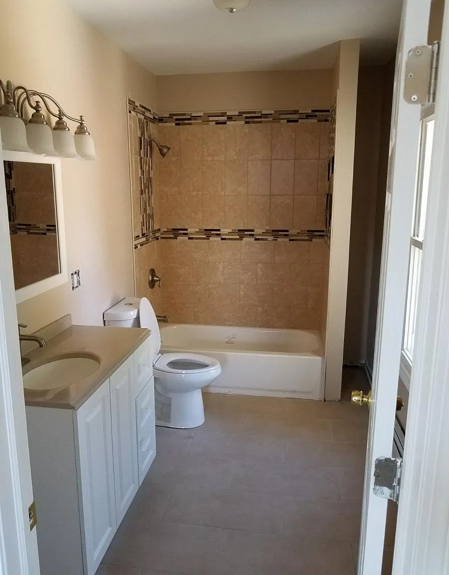2 bed, 910 sqft, $1,700 — Photo 2