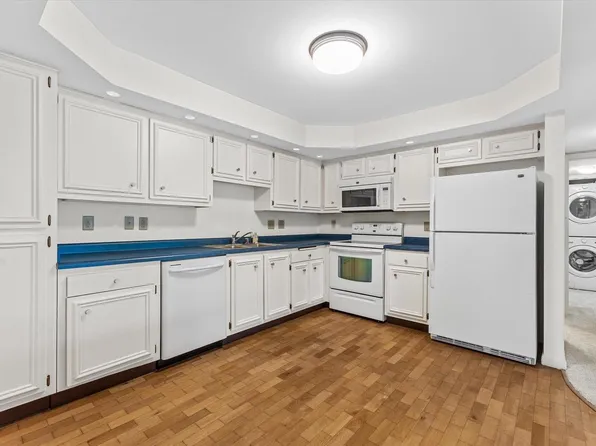 13335 Watertown Plank ROAD #105, Elm Grove, WI 53122