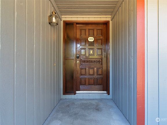 4th image of 2211 Monique Court SE