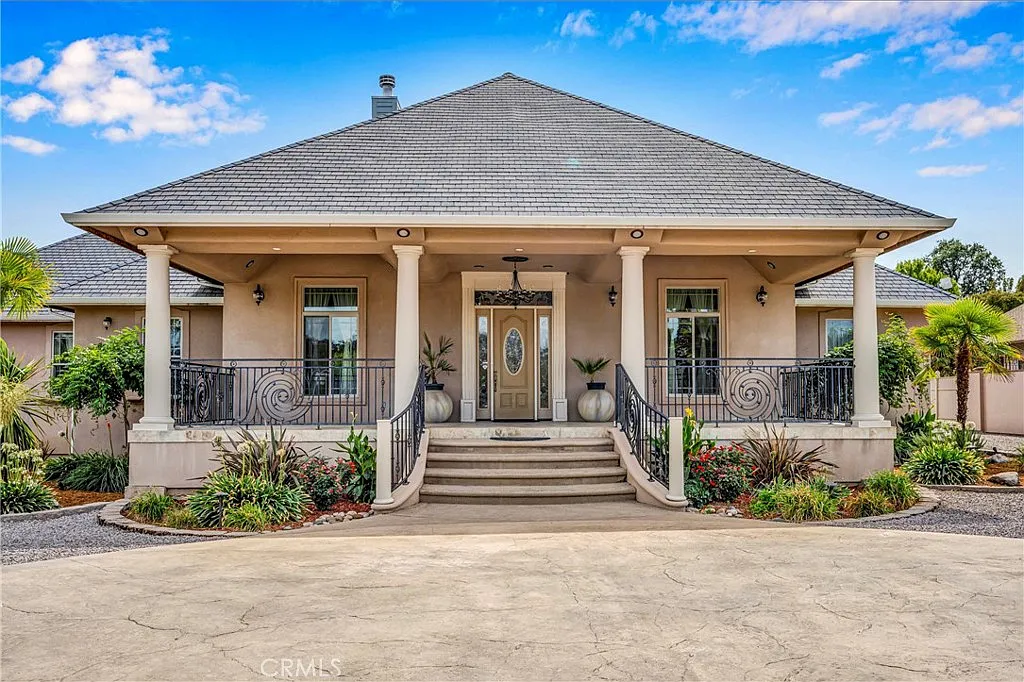 1055 Oak Park Way photo 1