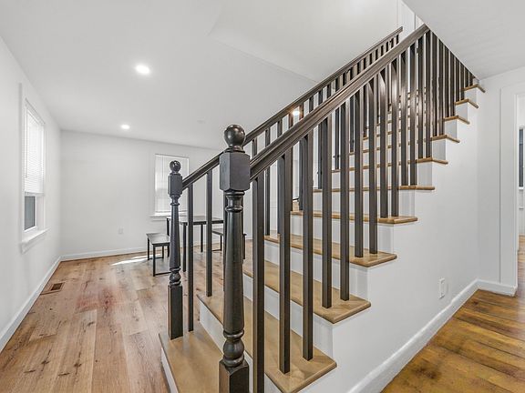 4th image of 87 Stetson St