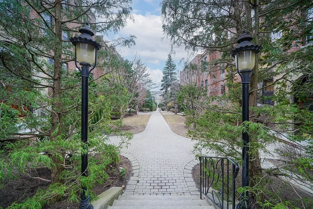 Building Photo - 311 Tappan St #3