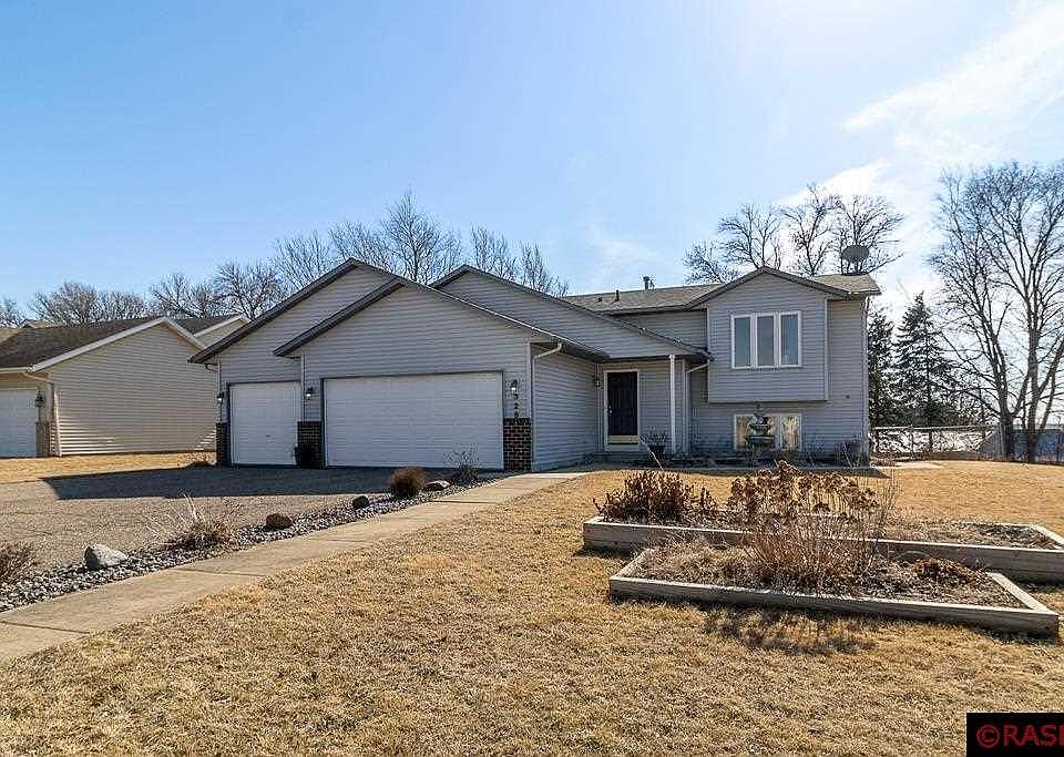 1st image of 325 Woodridge Dr