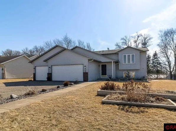 325 Woodridge Dr, Le Center, MN 56057