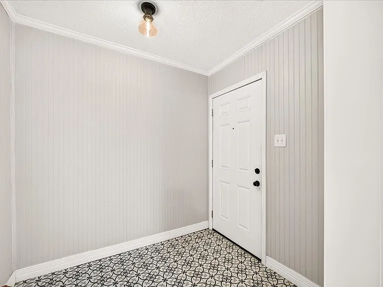 314 Melrose St — Photo 3