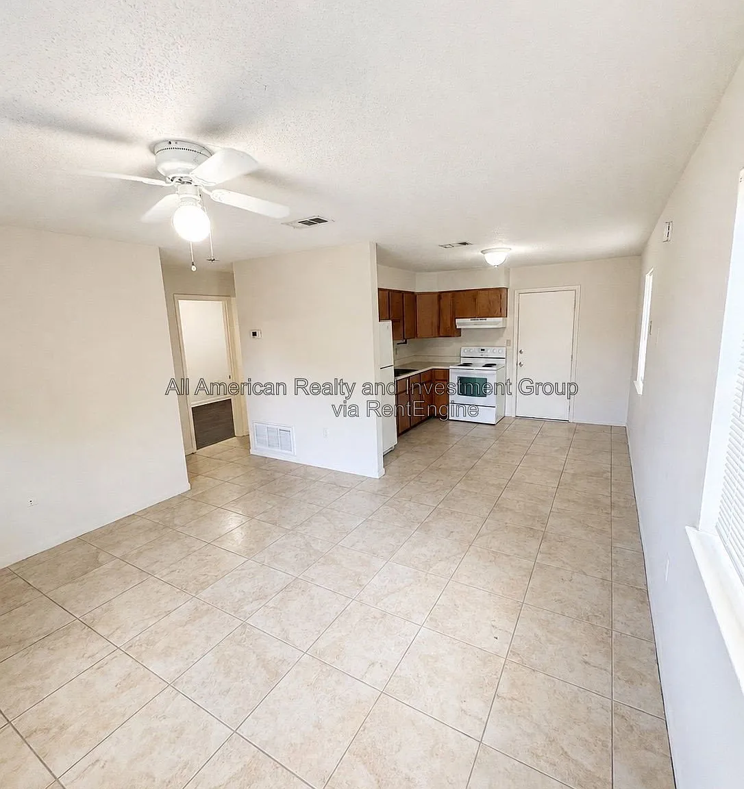 2 bed, 1.0 bath, 700 sqft, $1,300 — Photo 3