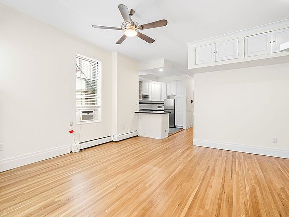 4th image of 725 Washington St APT 5