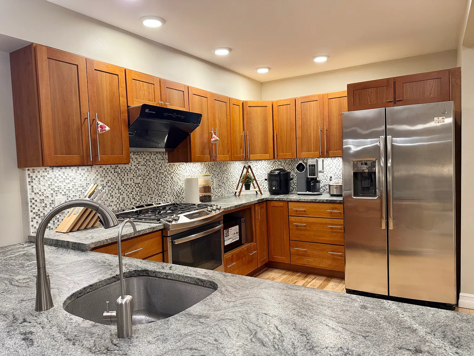 1 bed, 1.5 bath, 1096 sqft, $2,500 — Photo 3